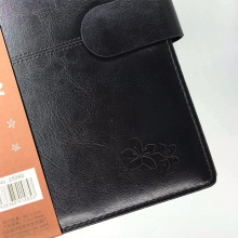 华岁磁扣皮面笔记本16060 16K-72页 黑色/棕色 PU面料，70g米黄纸，内芯分类笔记本