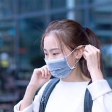 得力19382一次性活性炭口罩(灰色)175*95mm（4层）(50只/盒)